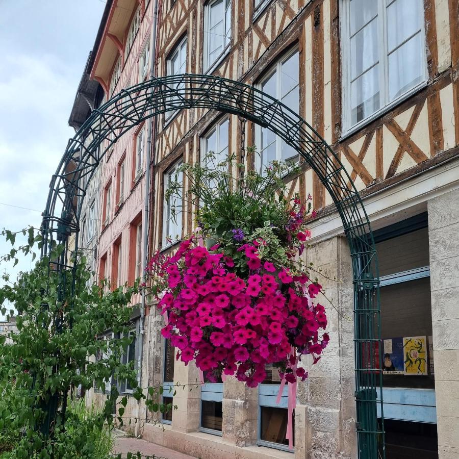 Le Fruit Defendu "Love Room" Jacuzzi Centre Ville Ruan Exterior foto
