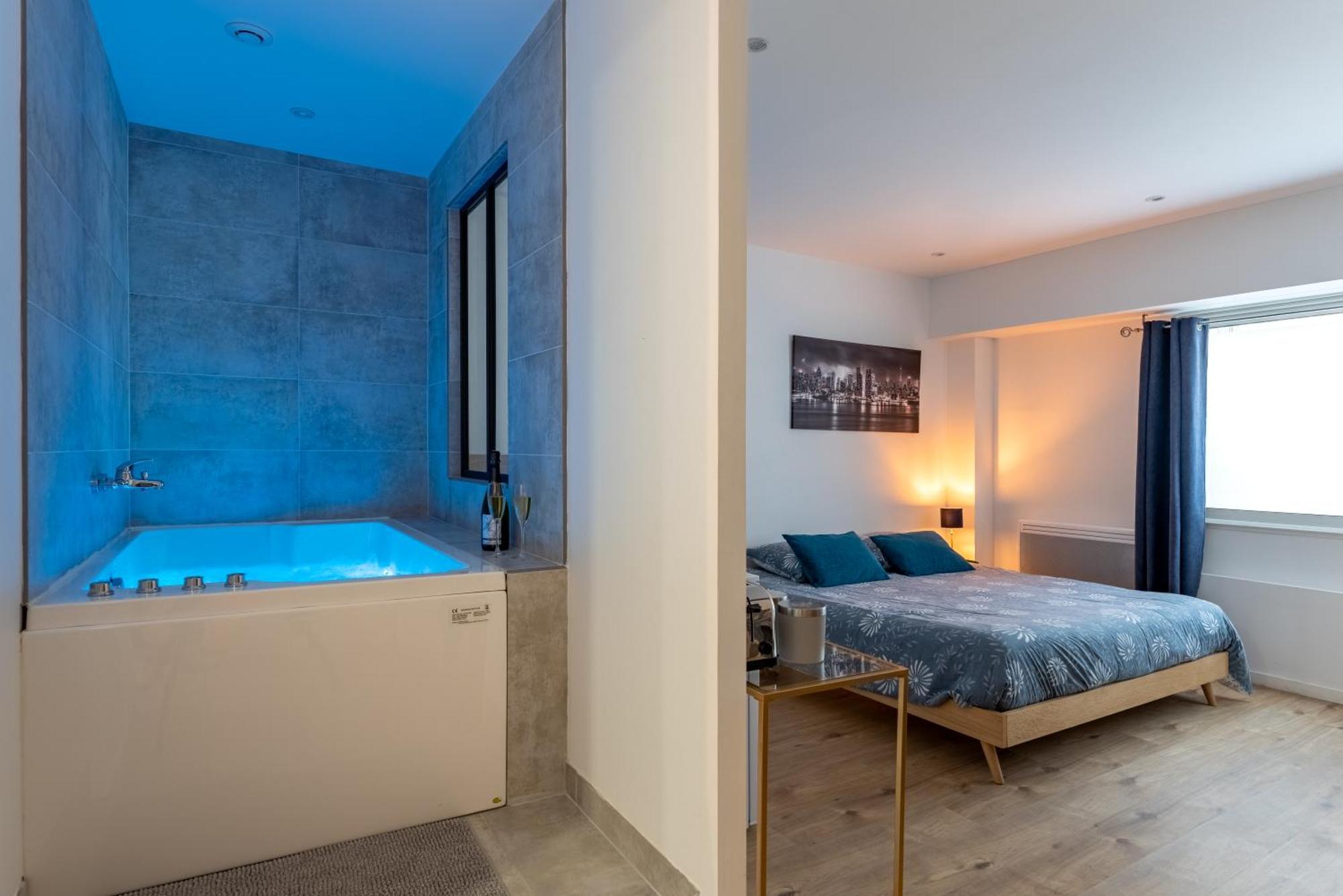 Le Fruit Defendu "Love Room" Jacuzzi Centre Ville Ruan Exterior foto